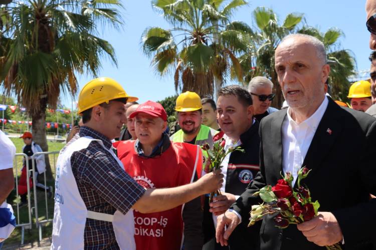 Madenciler Adana'da Alkışlarla Karşılandı